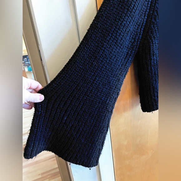 Amuse Society black sweater with bell sleeves in M - Picture 5 of 7
